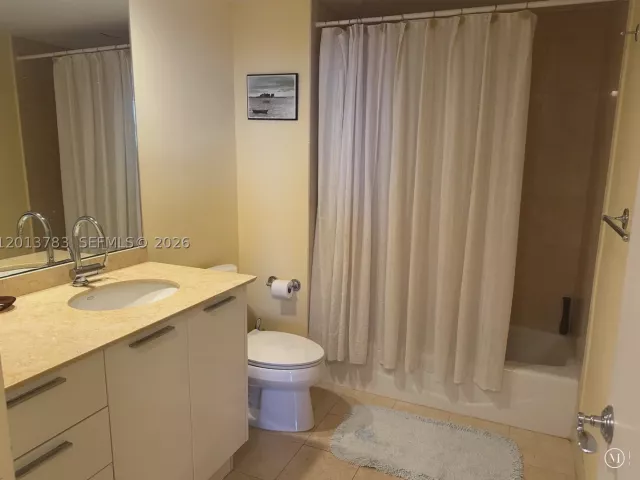 2-bedroom condo for rent in Sunny Isles Beach - 18911 Collins Ave 1602 - MondialRealty
