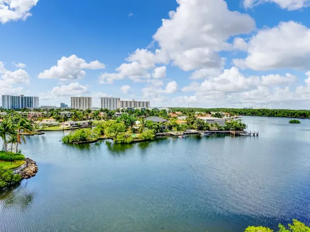 2-bedroom condo for sale in Sunny Isles Beach - 330 Sunny Isles Blvd 5-2205 - MondialRealty