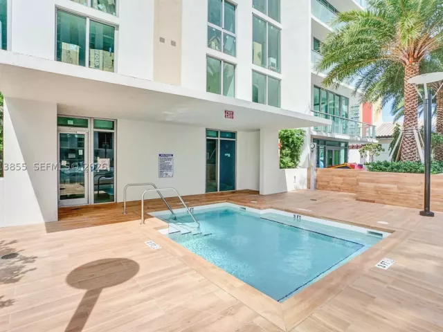 2-bedroom condo for sale in Sunny Isles Beach - 330 Sunny Isles Blvd 5-2205 - MondialRealty
