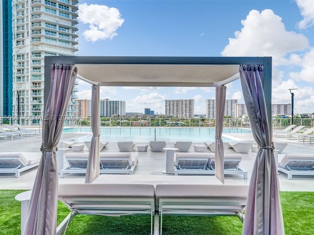 2-bedroom condo for sale in Sunny Isles Beach - 330 Sunny Isles Blvd 5-2205 - MondialRealty