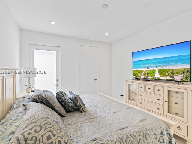 5-bedroom home for sale in Aventura - 3188 NE 211th Ter - MondialRealty