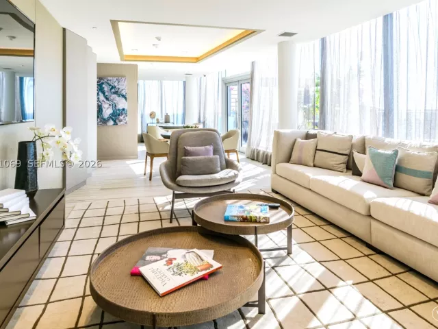 3-bedroom condo for sale in Hollywood - 4010 S Ocean Dr R908 - MondialRealty
