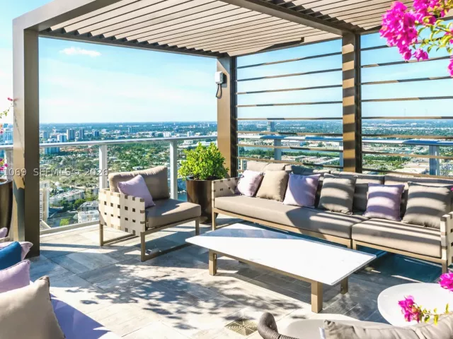 3-bedroom condo for sale in Hollywood - 4010 S Ocean Dr R908 - MondialRealty