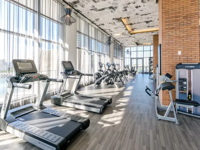 3-bedroom condo for sale in Hollywood - 4010 S Ocean Dr R908 - MondialRealty