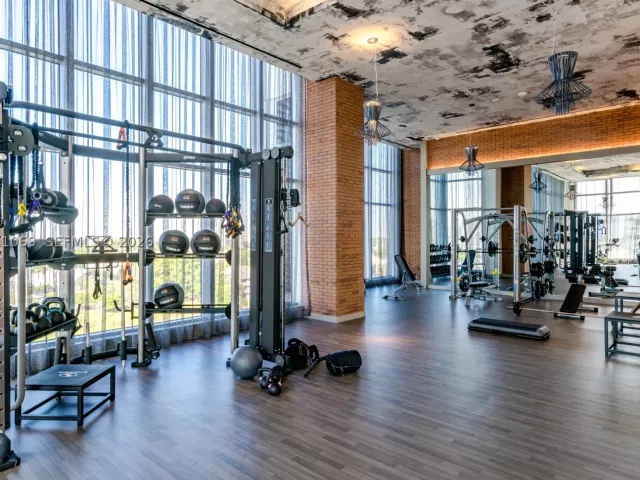 3-bedroom condo for sale in Hollywood - 4010 S Ocean Dr R908 - MondialRealty