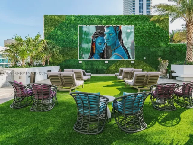3-bedroom condo for sale in Hollywood - 4010 S Ocean Dr R908 - MondialRealty