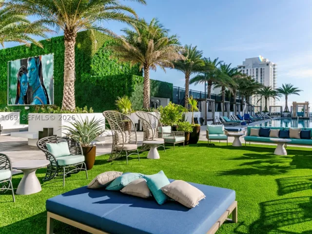 3-bedroom condo for sale in Hollywood - 4010 S Ocean Dr R908 - MondialRealty