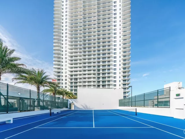 3-bedroom condo for sale in Hollywood - 4010 S Ocean Dr R908 - MondialRealty