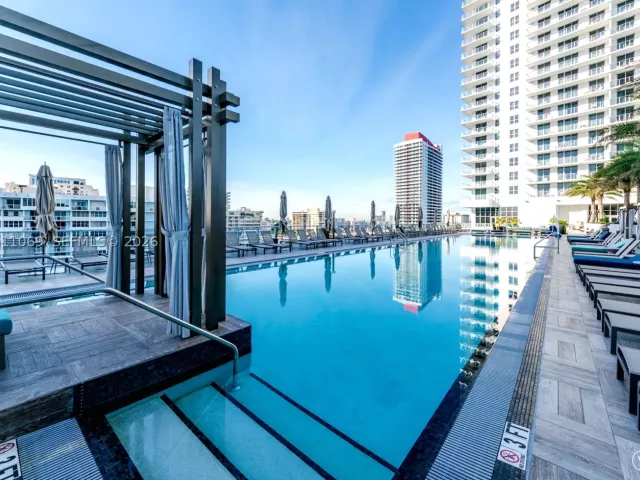 3-bedroom condo for sale in Hollywood - 4010 S Ocean Dr R908 - MondialRealty