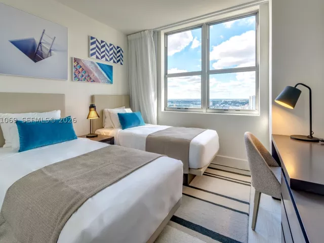 3-bedroom condo for sale in Hollywood - 4010 S Ocean Dr R908 - MondialRealty