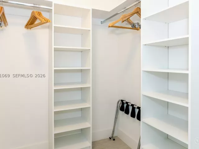 3-bedroom condo for sale in Hollywood - 4010 S Ocean Dr R908 - MondialRealty