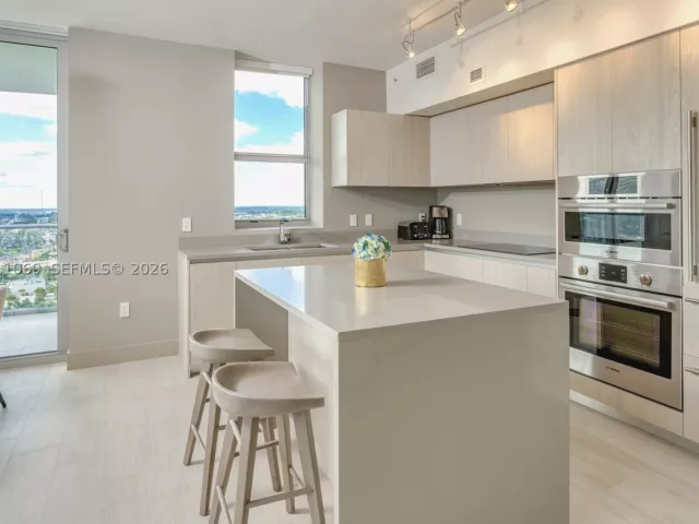 3-bedroom condo for sale in Hollywood - 4010 S Ocean Dr R908 - MondialRealty