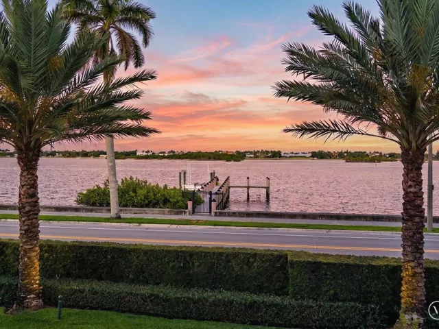 5-bedroom home for sale in West Palm Beach - 6709 S Flagler Drive - MondialRealty
