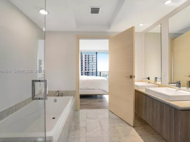 3-bedroom condo for rent in Miami - 801 S Miami Ave 3109 - MondialRealty