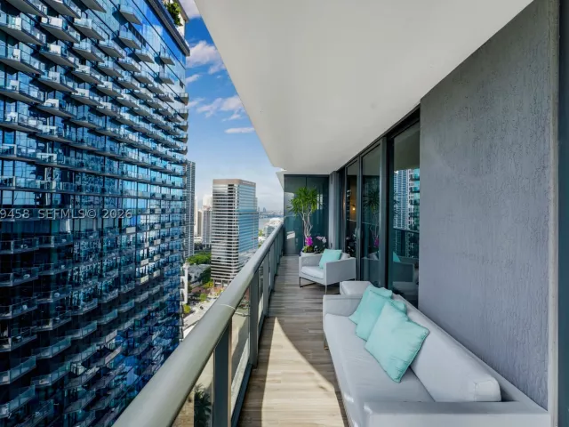 3-bedroom condo for rent in Miami - 801 S Miami Ave 3109 - MondialRealty