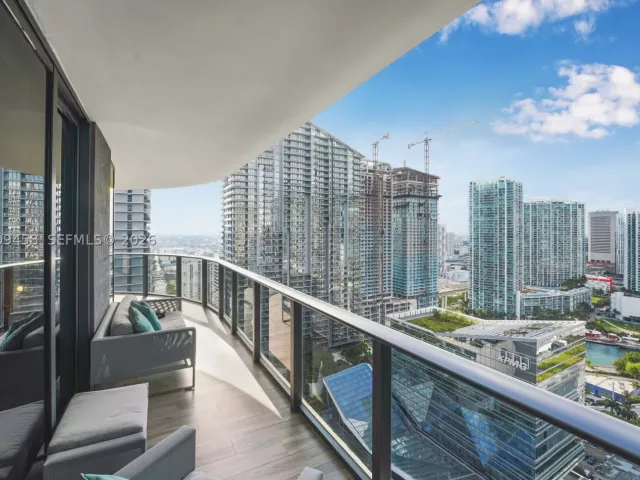 3-bedroom condo for rent in Miami - 801 S Miami Ave 3109 - MondialRealty