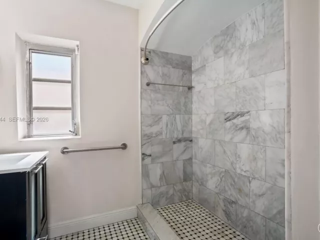 3-bedroom home for rent in Miami - 2460 SW 24th St - MondialRealty