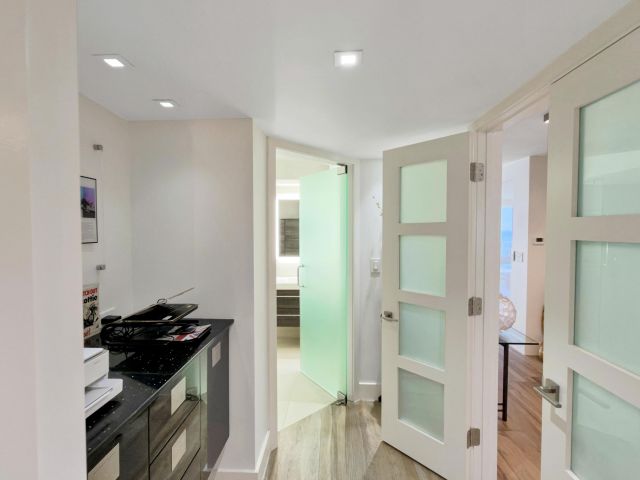2-bedroom condo for sale in Fort Lauderdale - 1901 N Ocean Boulevard 16a - MondialRealty