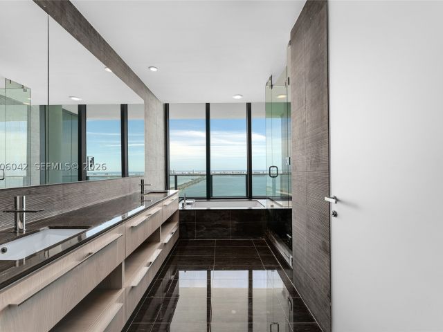 5-bedroom condo for sale in Miami - 3131 NE 7th Ave PH5003 - MondialRealty