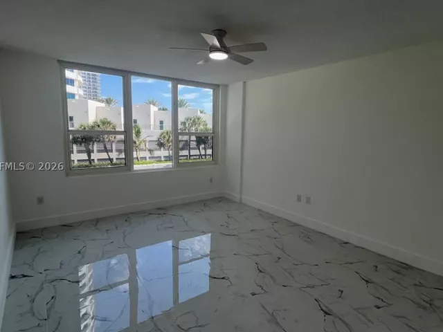 2-bedroom condo for sale in Hollywood - 3505 S Ocean Dr 210 - MondialRealty