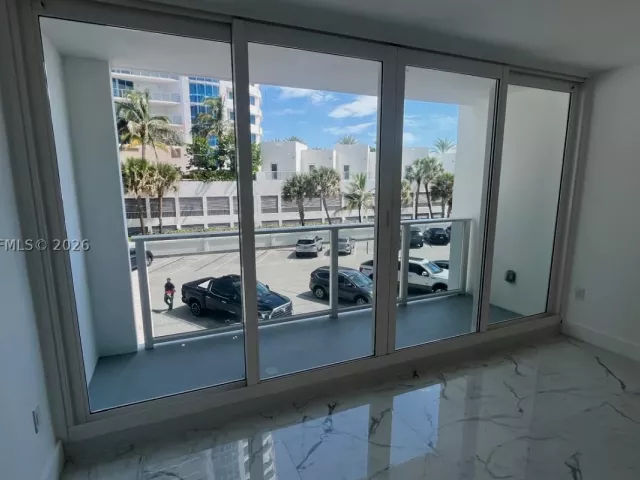 2-bedroom condo for sale in Hollywood - 3505 S Ocean Dr 210 - MondialRealty
