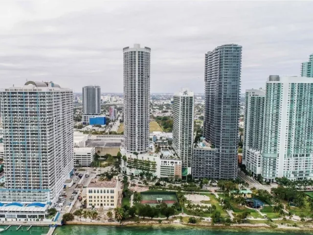 2-bedroom condo for rent in Miami - 1750 N Bayshore Dr 3114 - MondialRealty