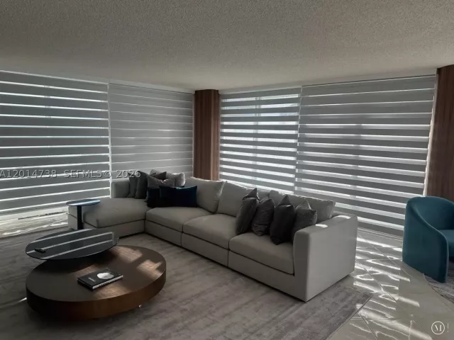 3-bedroom condo for rent in Sunny Isles Beach - 16400 Collins Ave 946 - MondialRealty