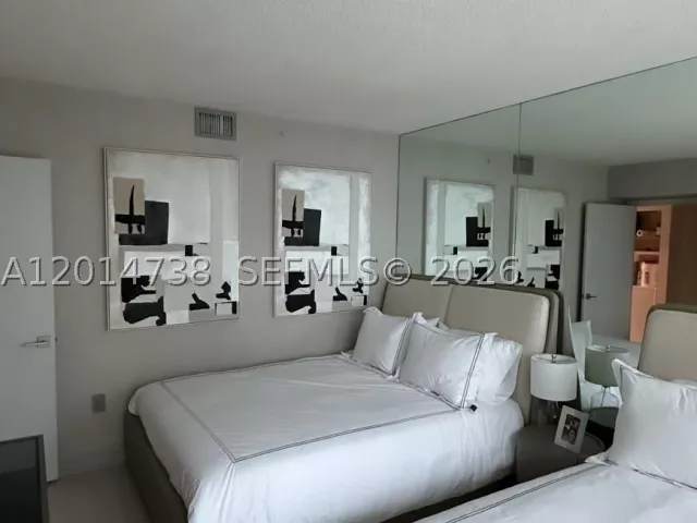 3-bedroom condo for rent in Sunny Isles Beach - 16400 Collins Ave 946 - MondialRealty