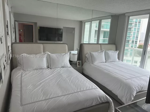 3-bedroom condo for rent in Sunny Isles Beach - 16400 Collins Ave 946 - MondialRealty