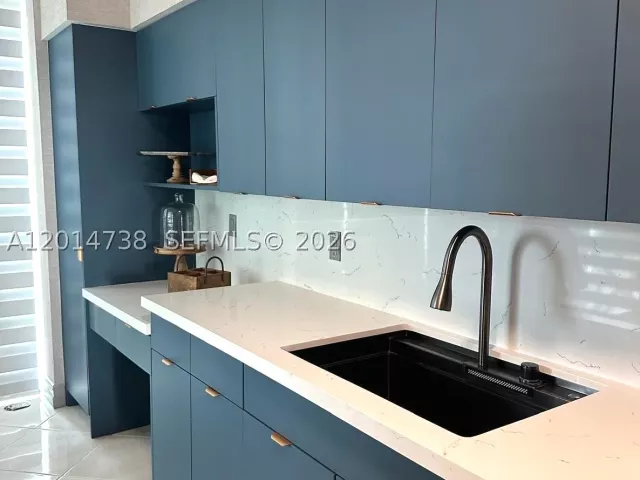 3-bedroom condo for rent in Sunny Isles Beach - 16400 Collins Ave 946 - MondialRealty