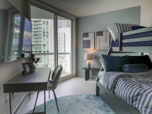 3-bedroom condo for rent in Sunny Isles Beach - 16400 Collins Ave 946 - MondialRealty