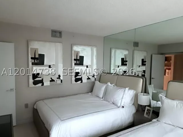3-bedroom condo for rent in Sunny Isles Beach - 16400 Collins Ave 946 - MondialRealty
