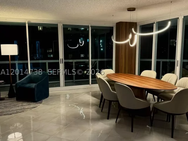 3-bedroom condo for rent in Sunny Isles Beach - 16400 Collins Ave 946 - MondialRealty