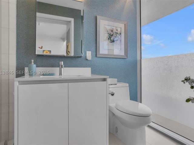 3-bedroom condo for rent in Fort Lauderdale - 2200 N Ocean Blvd N804 - MondialRealty