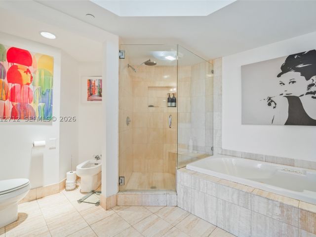 3-bedroom condo for rent in Aventura - 21205 YACHT CLUB DR 805 - MondialRealty