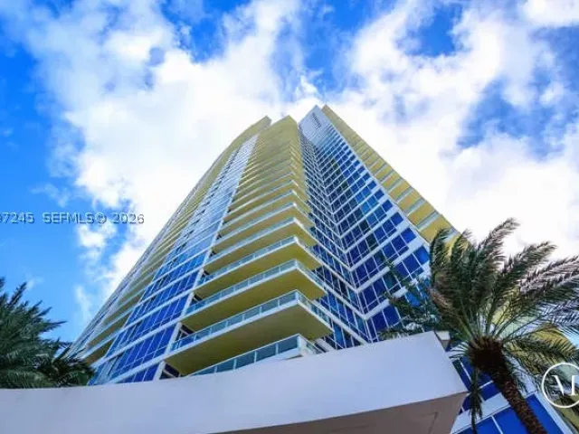 2-bedroom condo for rent in Miami Beach - 100 S Pointe Dr 3101 - MondialRealty