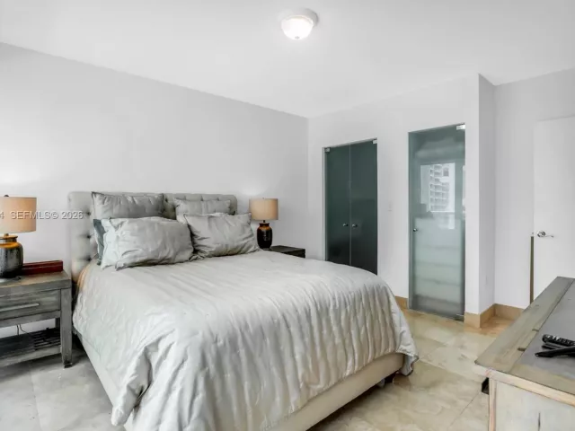 2-bedroom condo for rent in Miami - 31 SE 5th St 3010 - MondialRealty