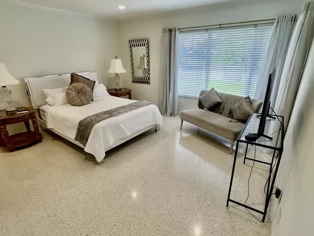 2-bedroom home for sale in Lauderdale By The Sea - 1431 S Ocean Boulevard 35 - MondialRealty