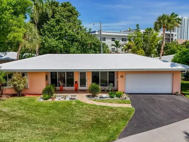 2-bedroom home for sale in Lauderdale By The Sea - 1431 S Ocean Boulevard 35 - MondialRealty