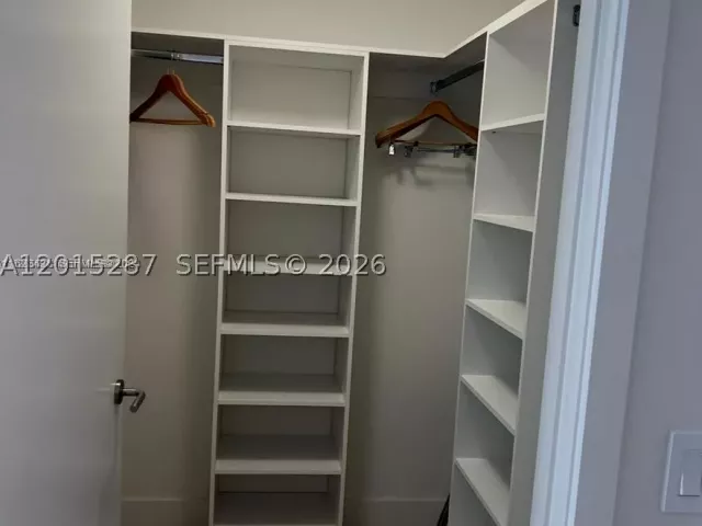 3-bedroom condo for rent in Hollywood - 4010 S Ocean Dr R2004 - MondialRealty