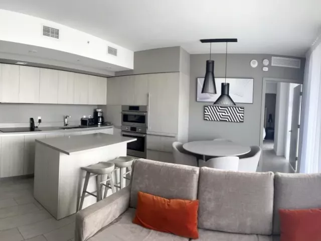3-bedroom condo for rent in Hollywood - 4010 S Ocean Dr R2004 - MondialRealty