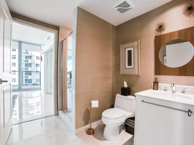 3-bedroom condo for rent in Hollywood - 3101 S Ocean Drive 401 - MondialRealty