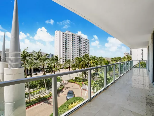 3-bedroom condo for rent in Hollywood - 3101 S Ocean Drive 401 - MondialRealty