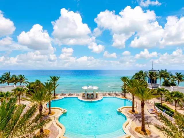 3-bedroom condo for rent in Hollywood - 3101 S Ocean Drive 401 - MondialRealty
