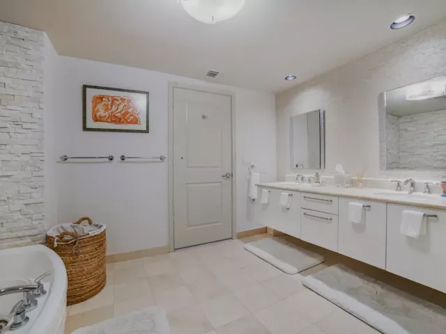 3-bedroom condo for rent in Hollywood - 3101 S Ocean Drive 401 - MondialRealty