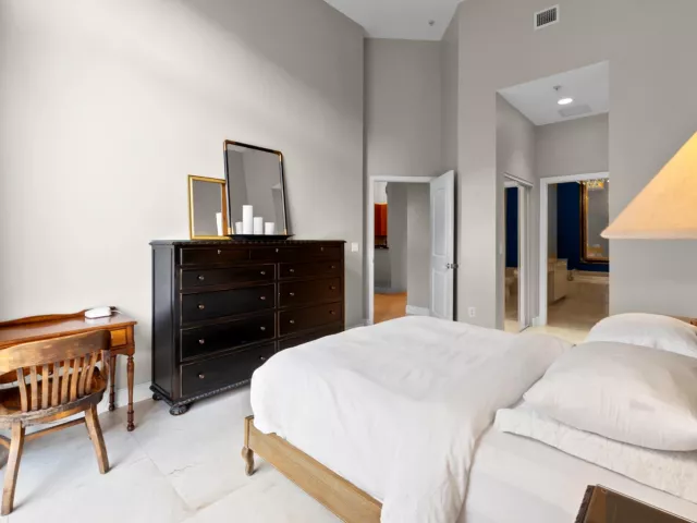 1-bedroom condo for rent in West Palm Beach - 701 S Olive Avenue 218 - MondialRealty
