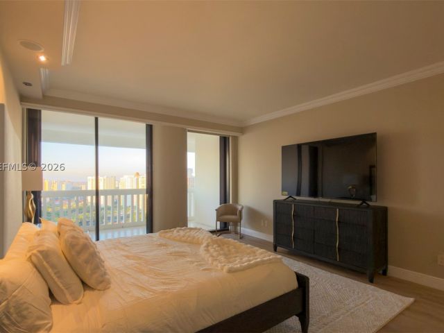 3-bedroom condo for rent in Aventura - 2000 Island Blvd 3004 - MondialRealty