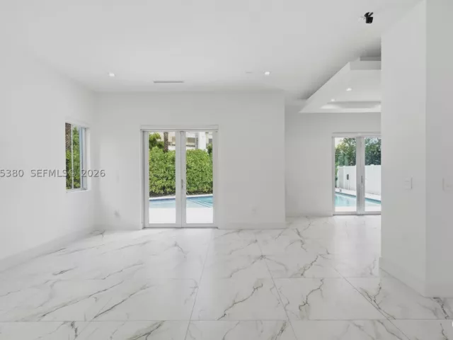 4-bedroom home for rent in Doral - 8221 NW 34th Dr - MondialRealty