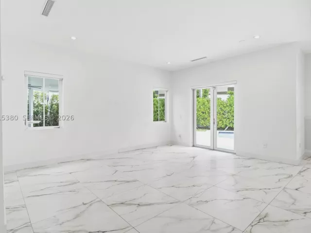 4-bedroom home for rent in Doral - 8221 NW 34th Dr - MondialRealty