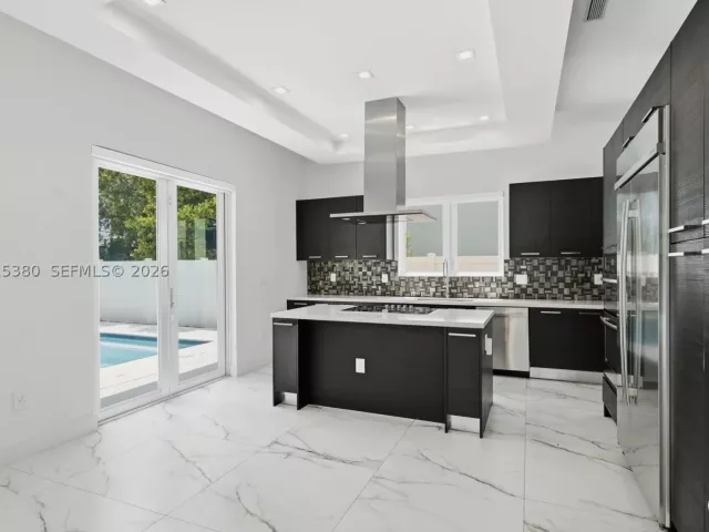 4-bedroom home for rent in Doral - 8221 NW 34th Dr - MondialRealty